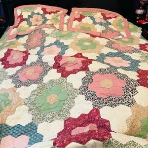 Vintage Grandmother’s Flower Garden Antique Quilt Set – Scalloped Edge